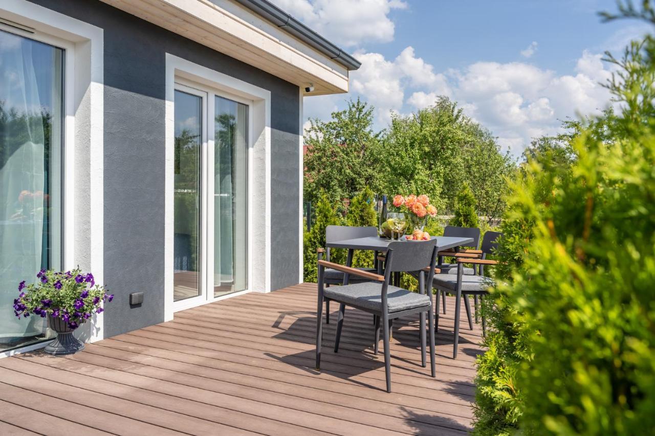 Villa Family Garden House With Free Private Parking & Playground Riga Exterior foto