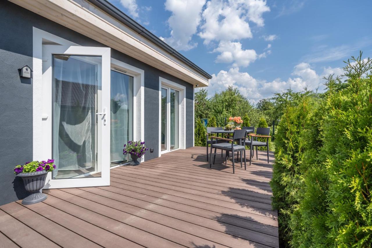 Villa Family Garden House With Free Private Parking & Playground Riga Exterior foto